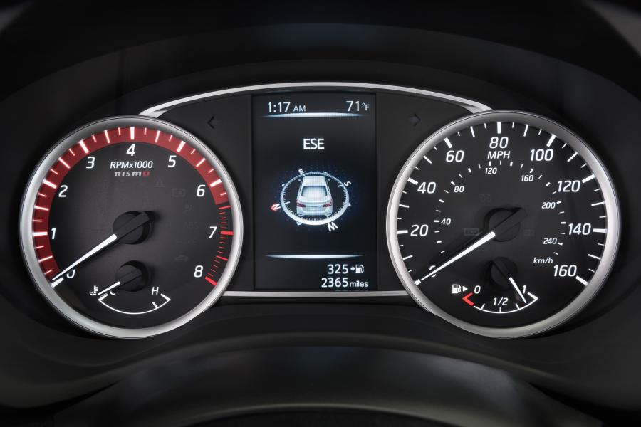 Панель приборов Nissan Sentra Nismo (B17) 2016 года  (фото 8 из 45)